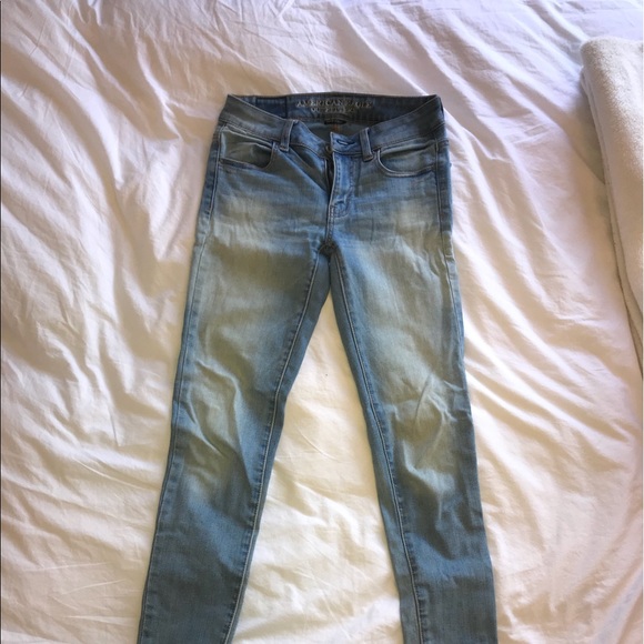 American Eagle Skinny Jeans - Lightwash - Picture 2 of 4